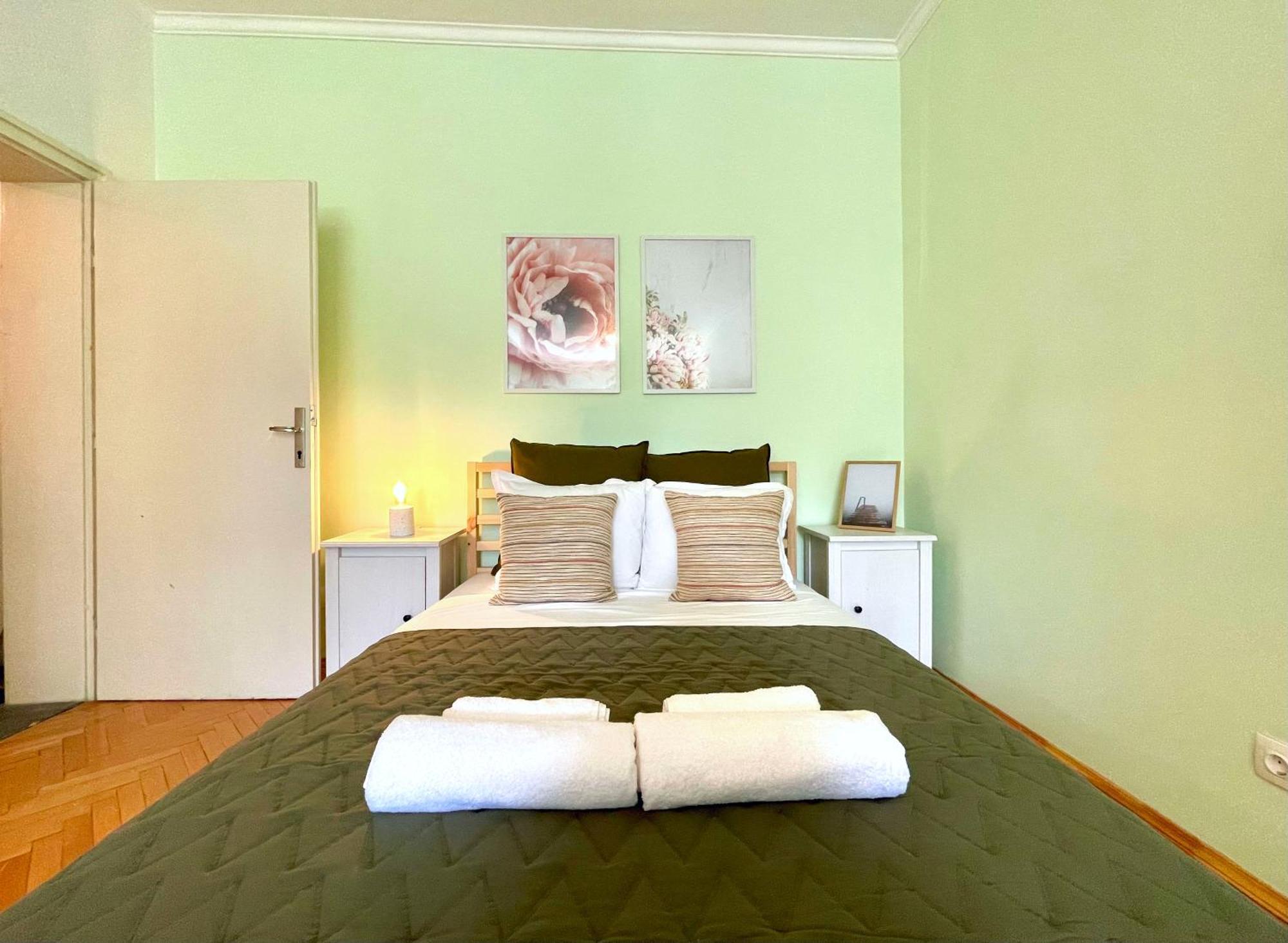 Bohemian Bright & Calm 2Br - Top Center - Private Balcony โซเฟีย ภายนอก รูปภาพ
