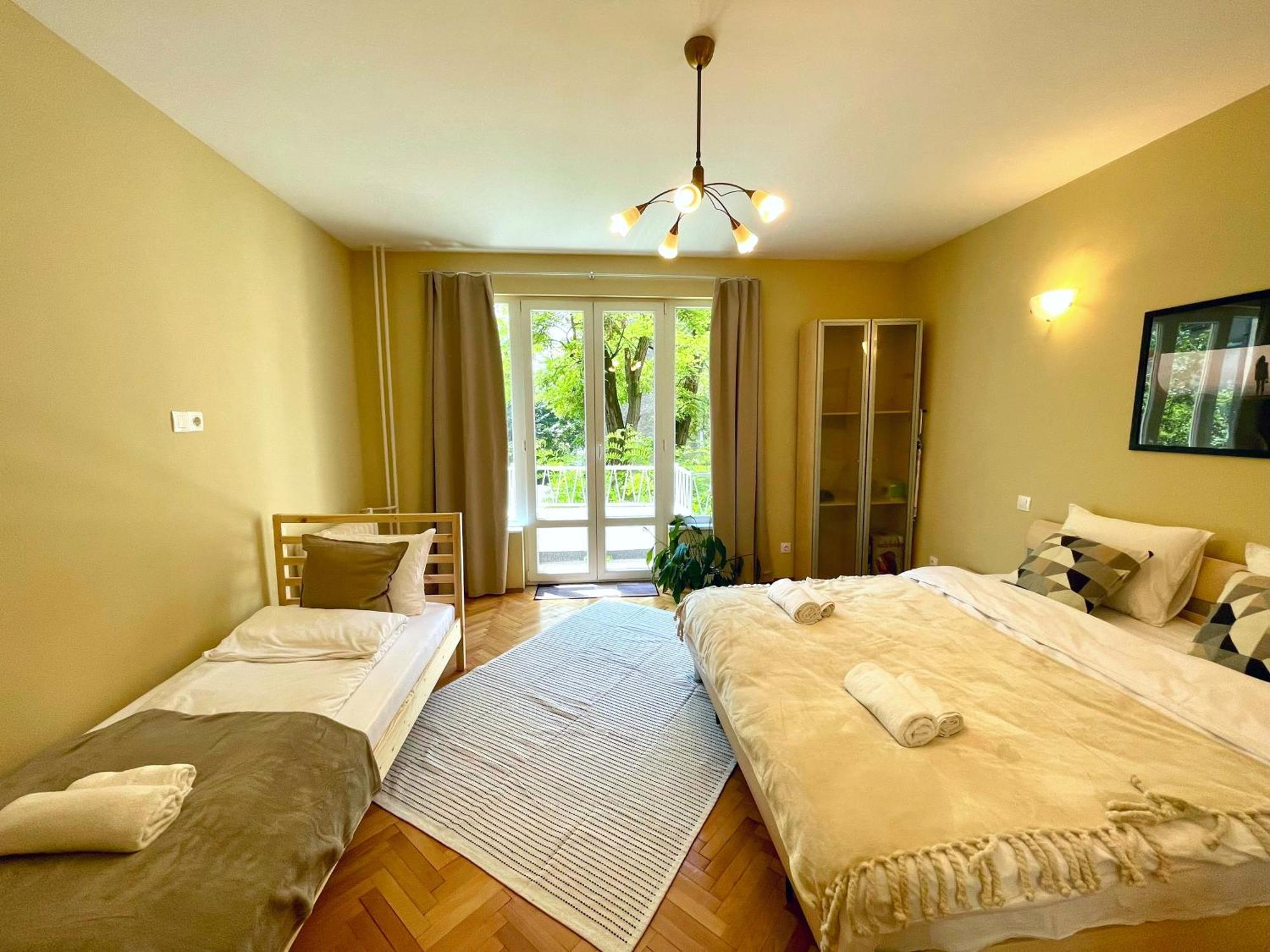 Bohemian Bright & Calm 2Br - Top Center - Private Balcony โซเฟีย ภายนอก รูปภาพ