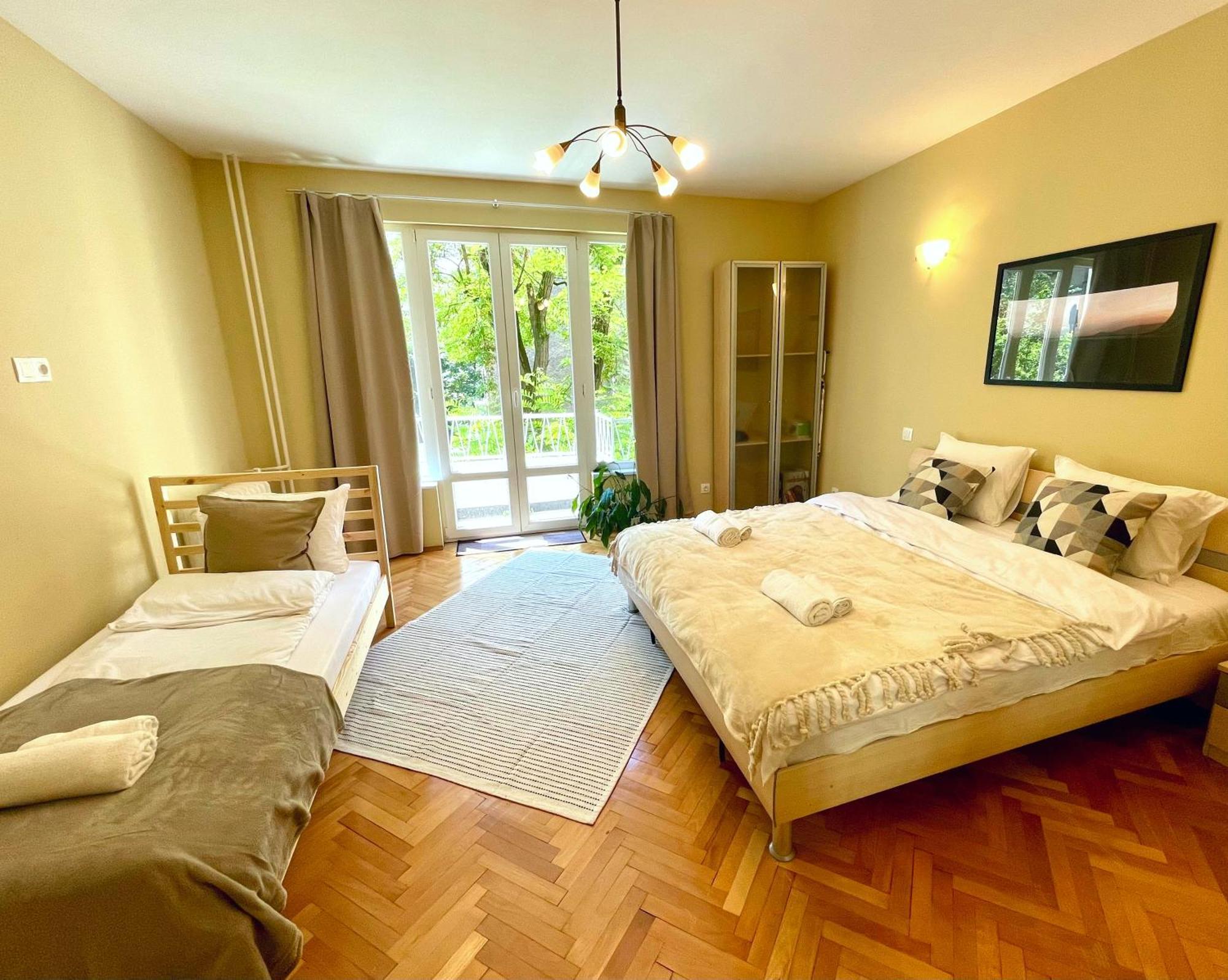 Bohemian Bright & Calm 2Br - Top Center - Private Balcony โซเฟีย ภายนอก รูปภาพ